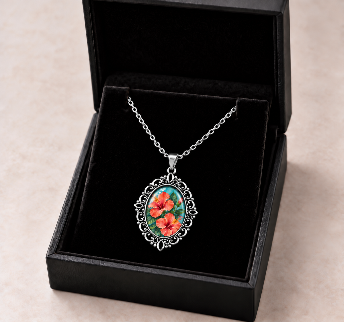 Collier Hibiscus Corail – Pendentif Floral Vintage